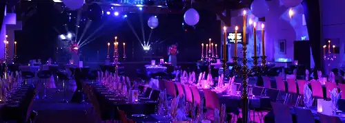 Eventbeleuchtung bei Gala mit Kerzenlicht